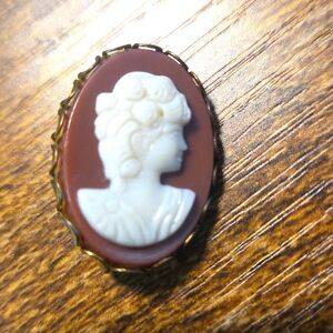 Vintage Cameo Brooch or Pendant Large Gold Tone & Peach